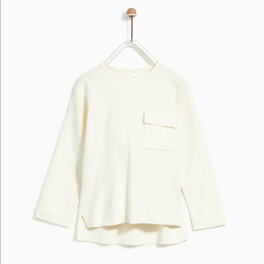 Round neck sweater with pocket